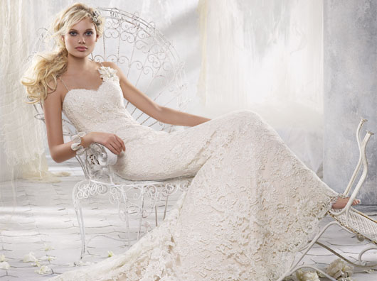 Alvina Valenta 2012 Lace Wedding Dress 9202