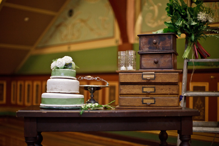 Australian retro wedding marina & andy wedding cake