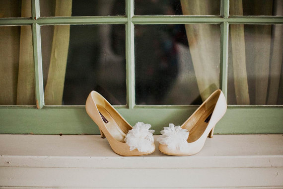 Feathers and silk organza petals shoe clips