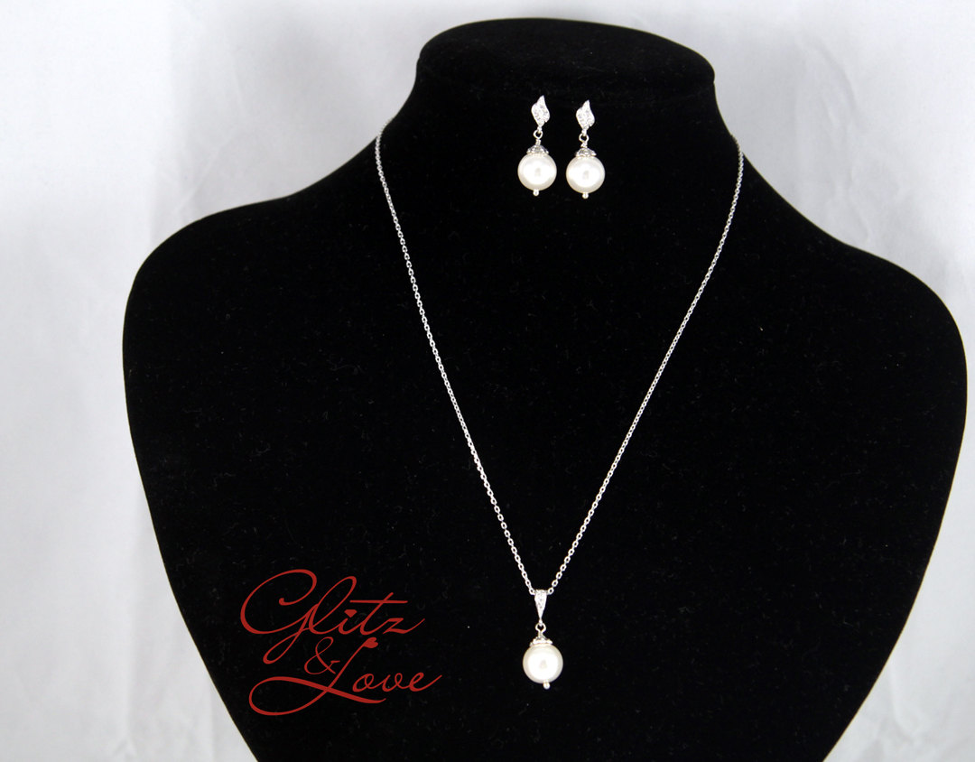 Kayrana Pearl Earrings & Necklace Set from Glitz & Love