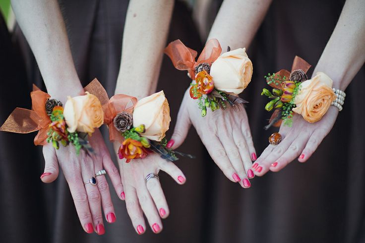 10 Unique & Creative Bridesmaid Bouquet Alternatives - Corsages