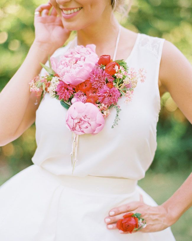 10 Unique & Creative Bridesmaid Bouquet Alternatives - Flower Necklace