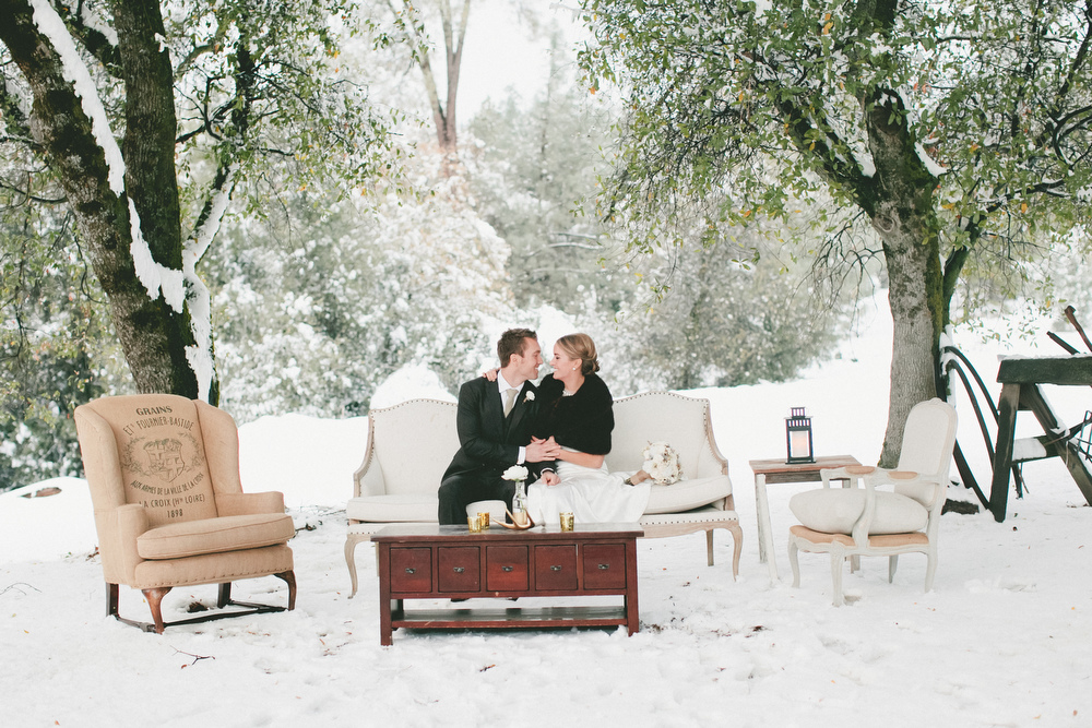 Winter Wedding - A Vintage Fur Cape for a Romantic Snowy Winter Wedding