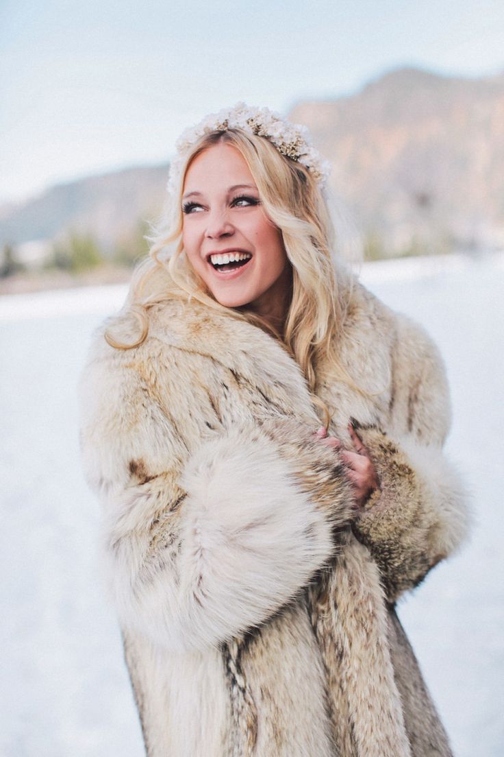 The Chic Vintage Winter Bride s Dilemma Feather Or Fur Chic Vintage Brides