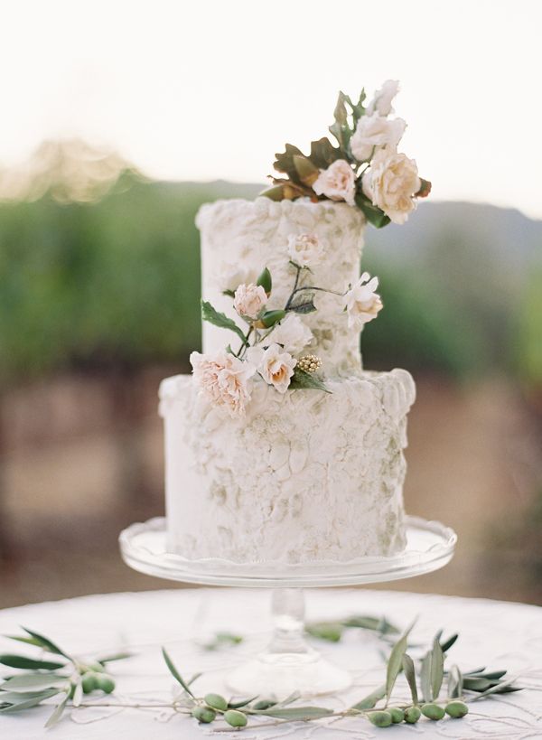 Romantic Spring Wedding Cake