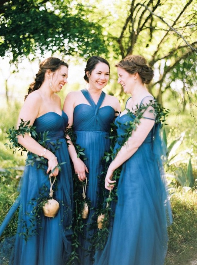 10 Beautiful & Creative Alternatives To Traditional Bridesmaid Bouquets - Cow Bells