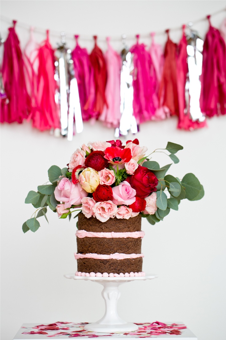 Valentines Day Cake & Garland