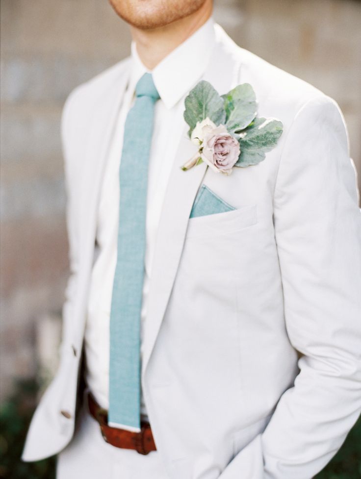 5 Gorgeous Looks for Spring Grooms