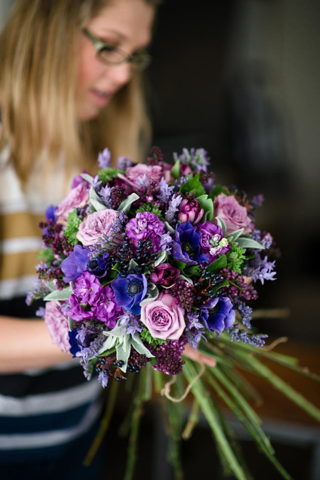 A Hand-Tied Vintage Bridal Bouquet Recipe in Spring Purples : Chic