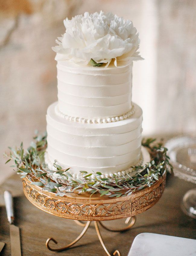 5 Beautiful Spring Wedding Cake Ideas - White
