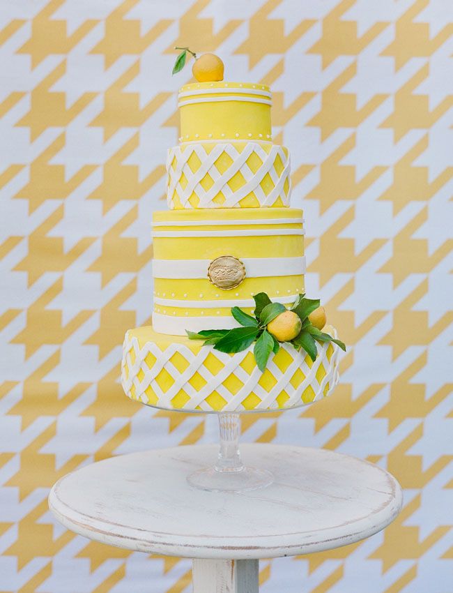 Stunning & Scrumptious Summer Wedding Cake Decorations