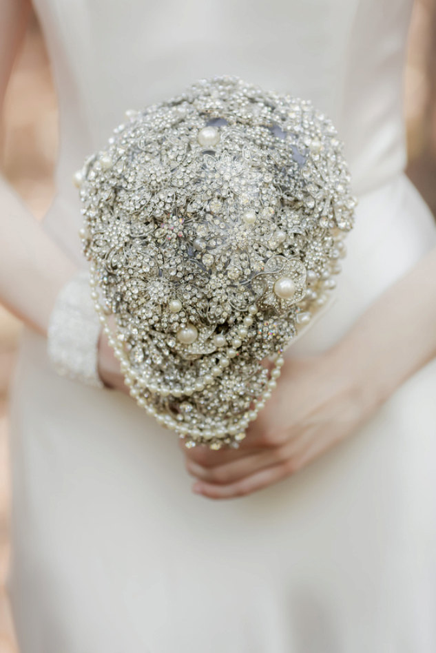 Brooch Bridal Bouquet – 20 Beautiful Art Deco Bridal Bouquets