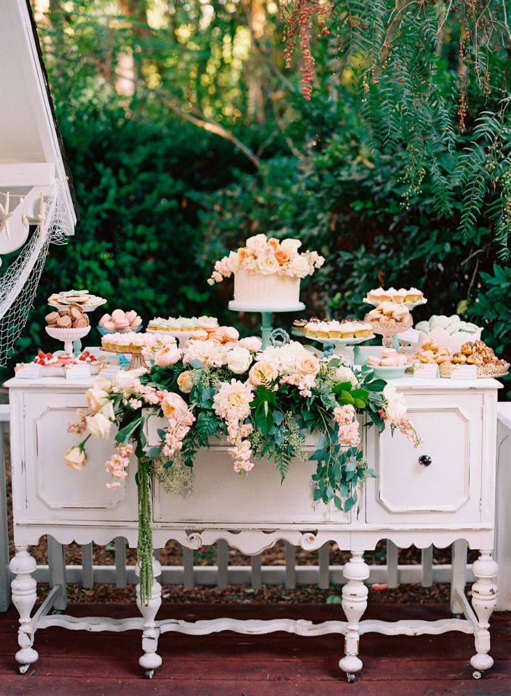 20 Wedding Cake Ideas for the 1950s Loving Bride