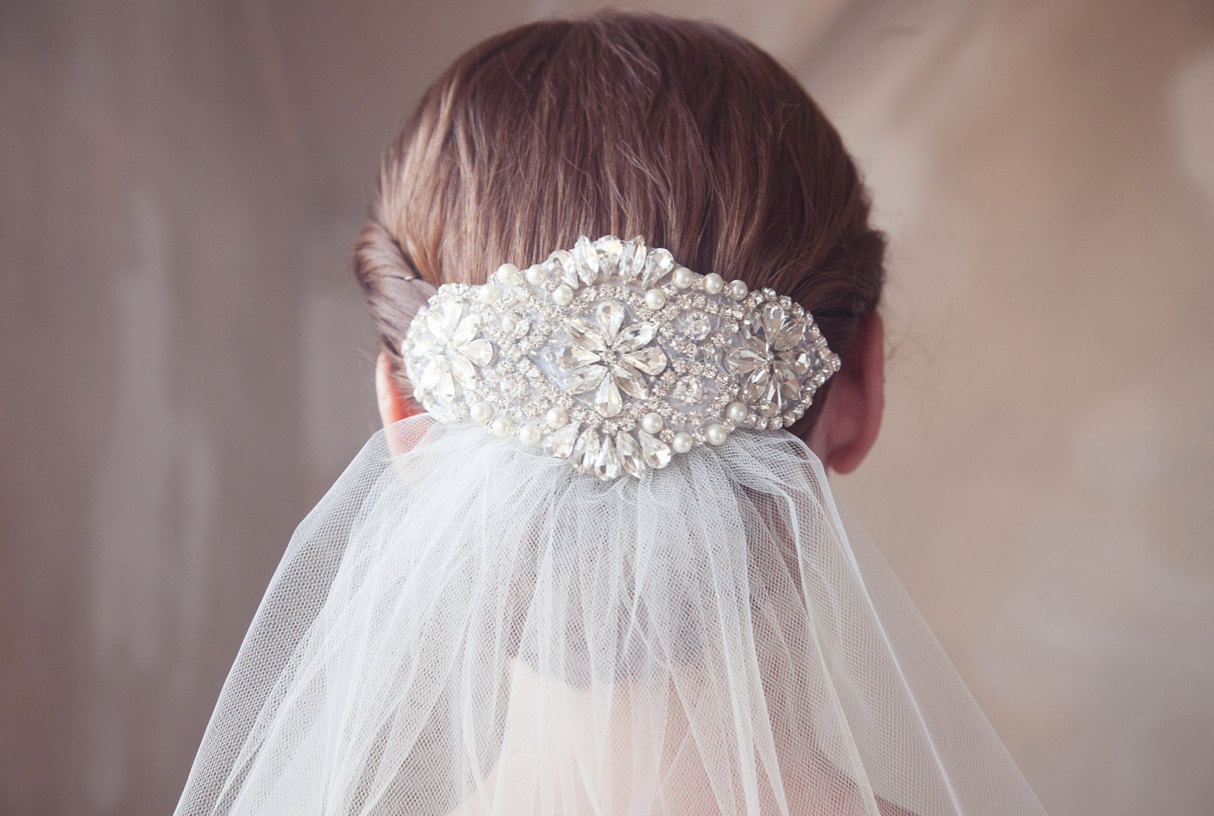 20 Perfect Bridal Hair Accessories for the 1950s Loving Bride - Pearl and Crystal Bridal Headpiece