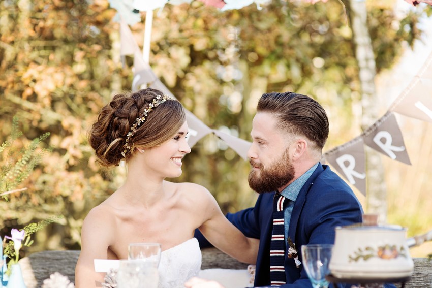 Vintage Bride & Groom - Picnic in the Woods - Cozy and Romantic Autumn Wedding Inspiration