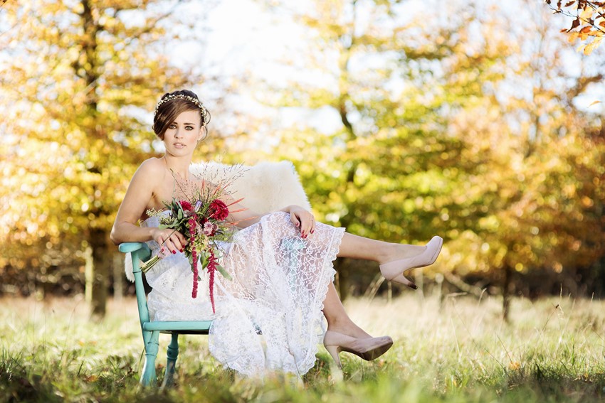 Vintage Bride - Picnic in the Woods - Cozy and Romantic Autumn Wedding Inspiration