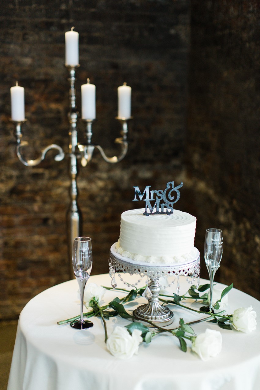 Budget Friendly Wedding Cake - A Vintage Inspired City Wedding in a Crisp and Elegant Palette of Ivory, Black & Green