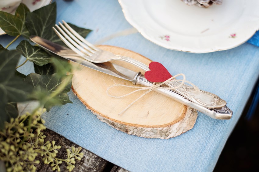 Picnic Wedding Place Setting - Picnic in the Woods - Cozy and Romantic Autumn Wedding Inspiration