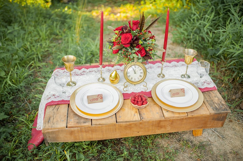 Red Wedding Tablescape - Boho Vintage Wedding Inspiration in Red, Green & Gold