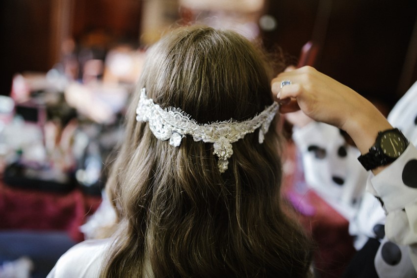 Boho bridal hair acessory // Photography by Brown Paper Parcel