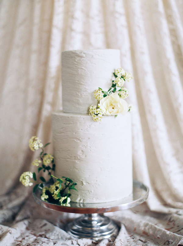 Minimal Tall Wedding Cake
