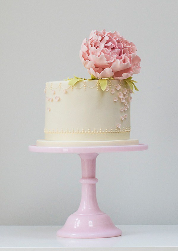 Pretty Single Tier Wedding Cake