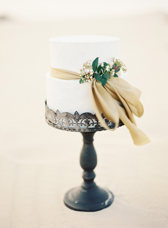 Beautiful Vintage Wedding Cake Stand