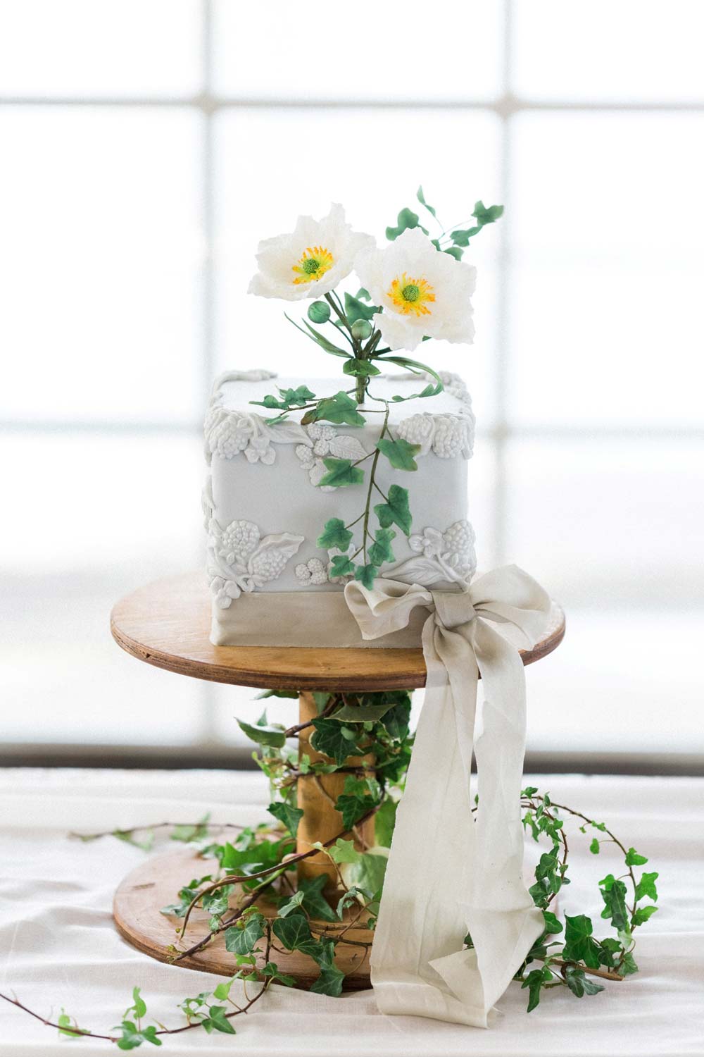 Stunning Single Tier Wedding Cake