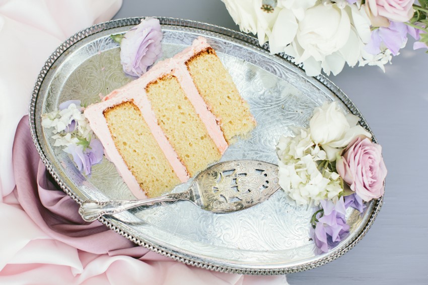 Single Tier Wedding Cake // Photography ~ White Images