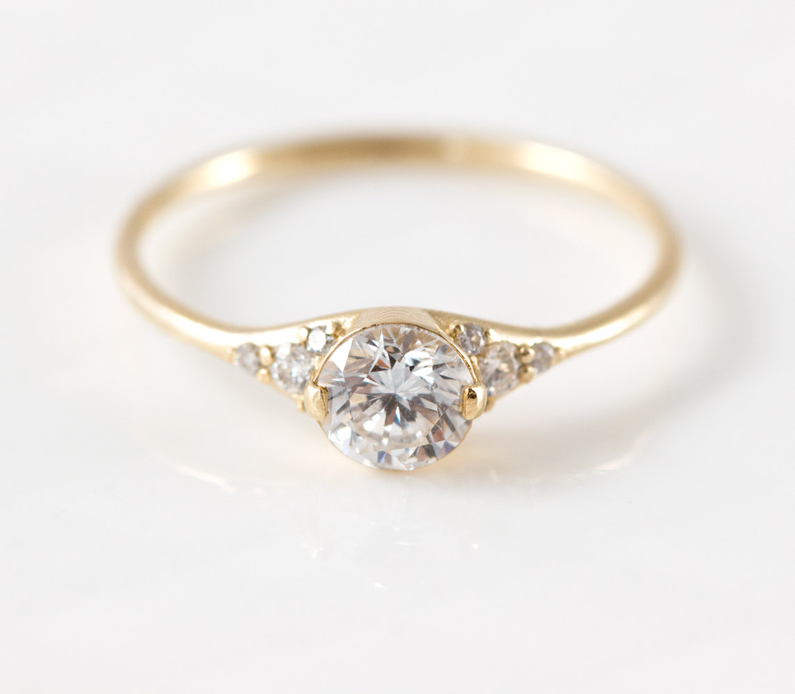 Diamond Round Cut Engagement Ring
