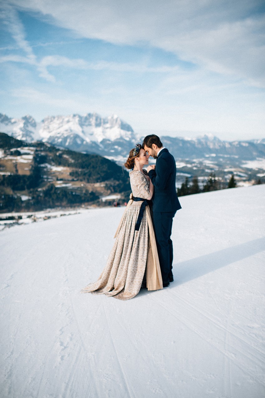 Gold & Navy Mountain Wedding Inspiration