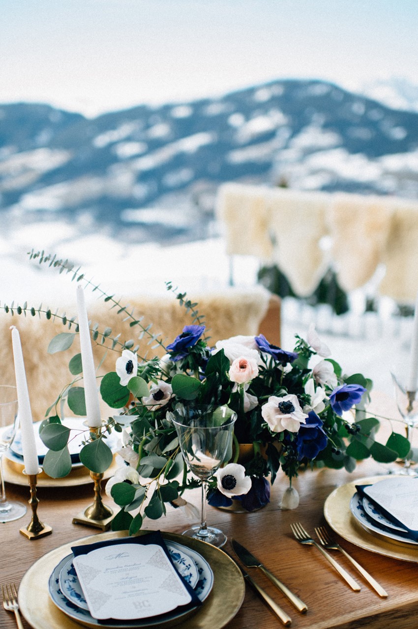 Gold & Navy Winter Wedding Inspiration