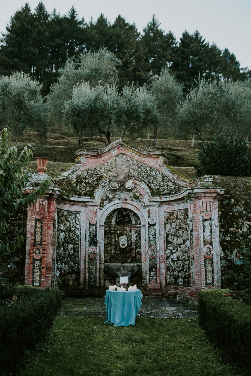 Tuscan Garden Wedding Cake Display Table