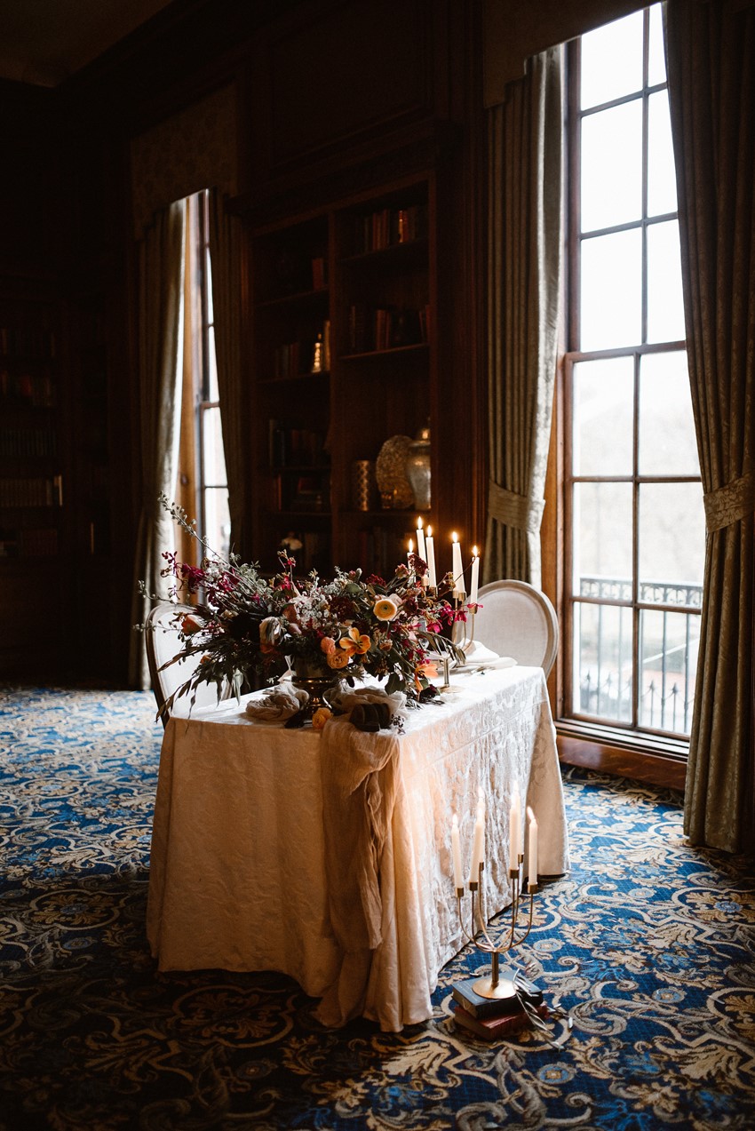Elegant Modern Vintage Wedding Table