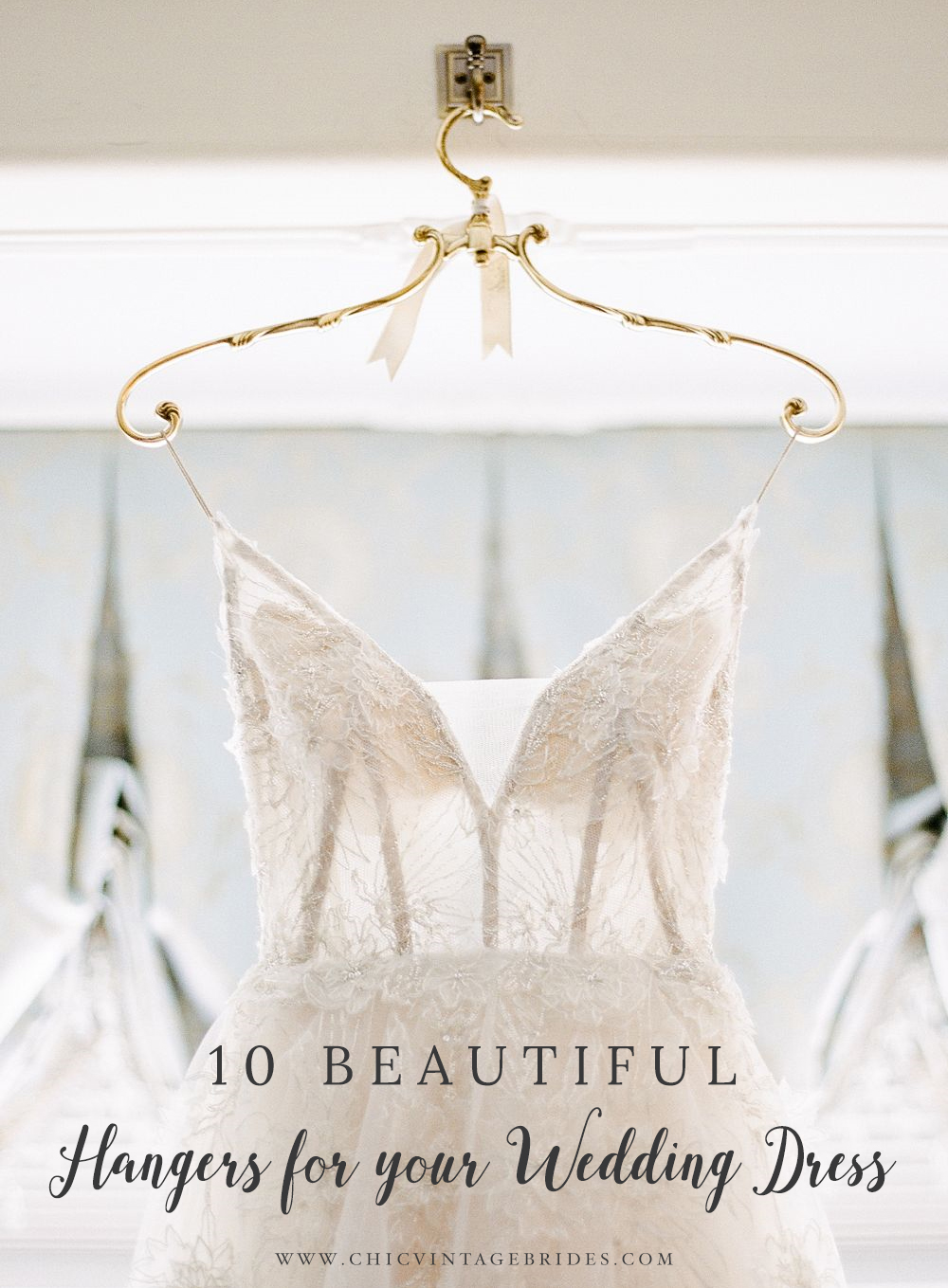 10 Beautiful Hangers for your Wedding Day