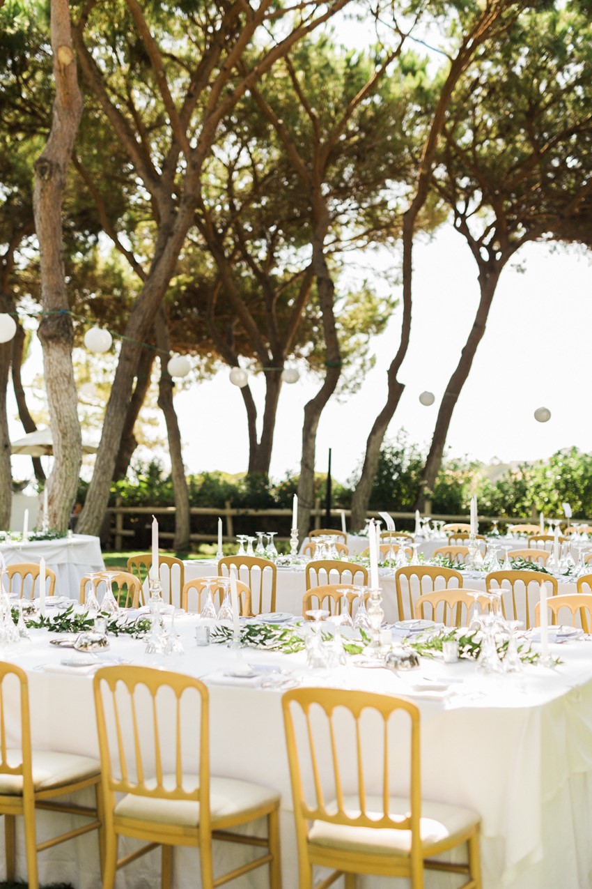 White & Gold Wedding Table
