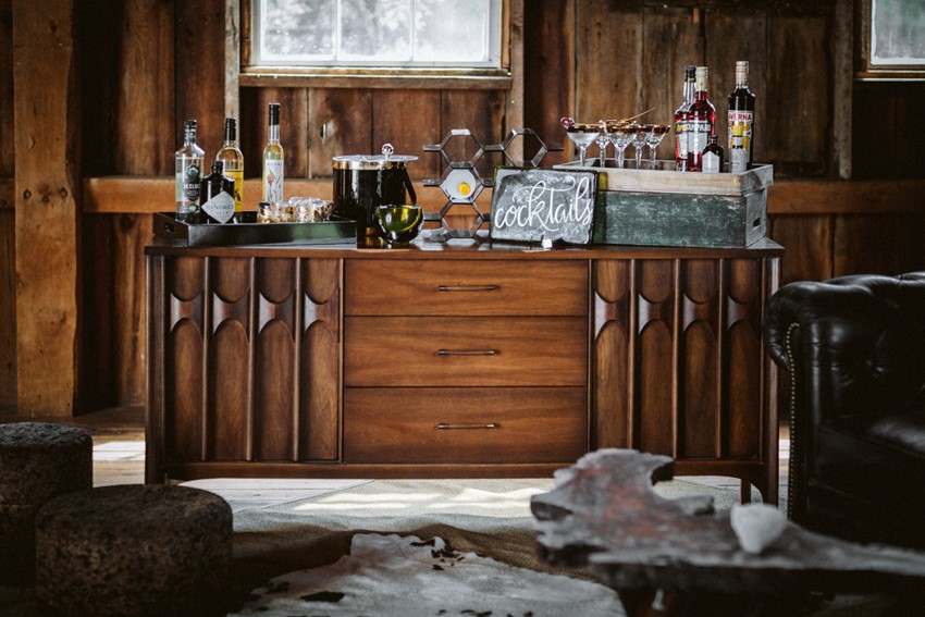 Rustic Vintage Barn Wedding Bar