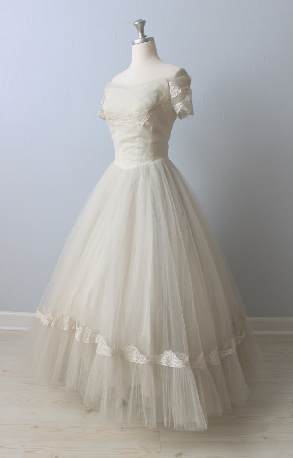 Vintage 1950s Wedding Dress
