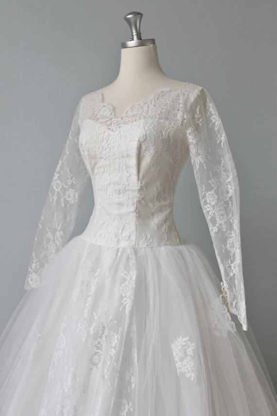The Vintage Mistress - 1950s Lace Wedding Dress Whisper