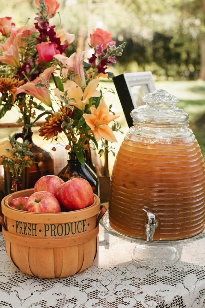 5 Must Haves for an Amazing Autumn Wedding - Spiced Apple Cider