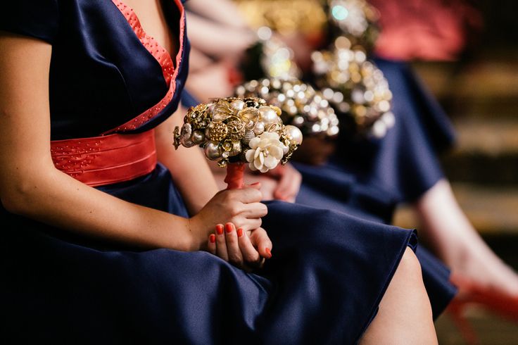 10 Unique & Creative Bridesmaid Bouquet Alternatives - Brooch Bouquets