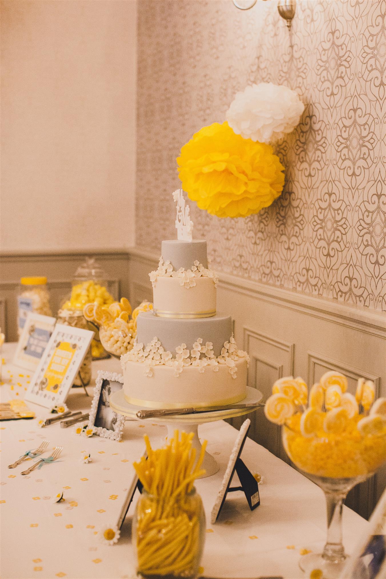 Wedding Cake - A Spring 1960s Inspired Wedding