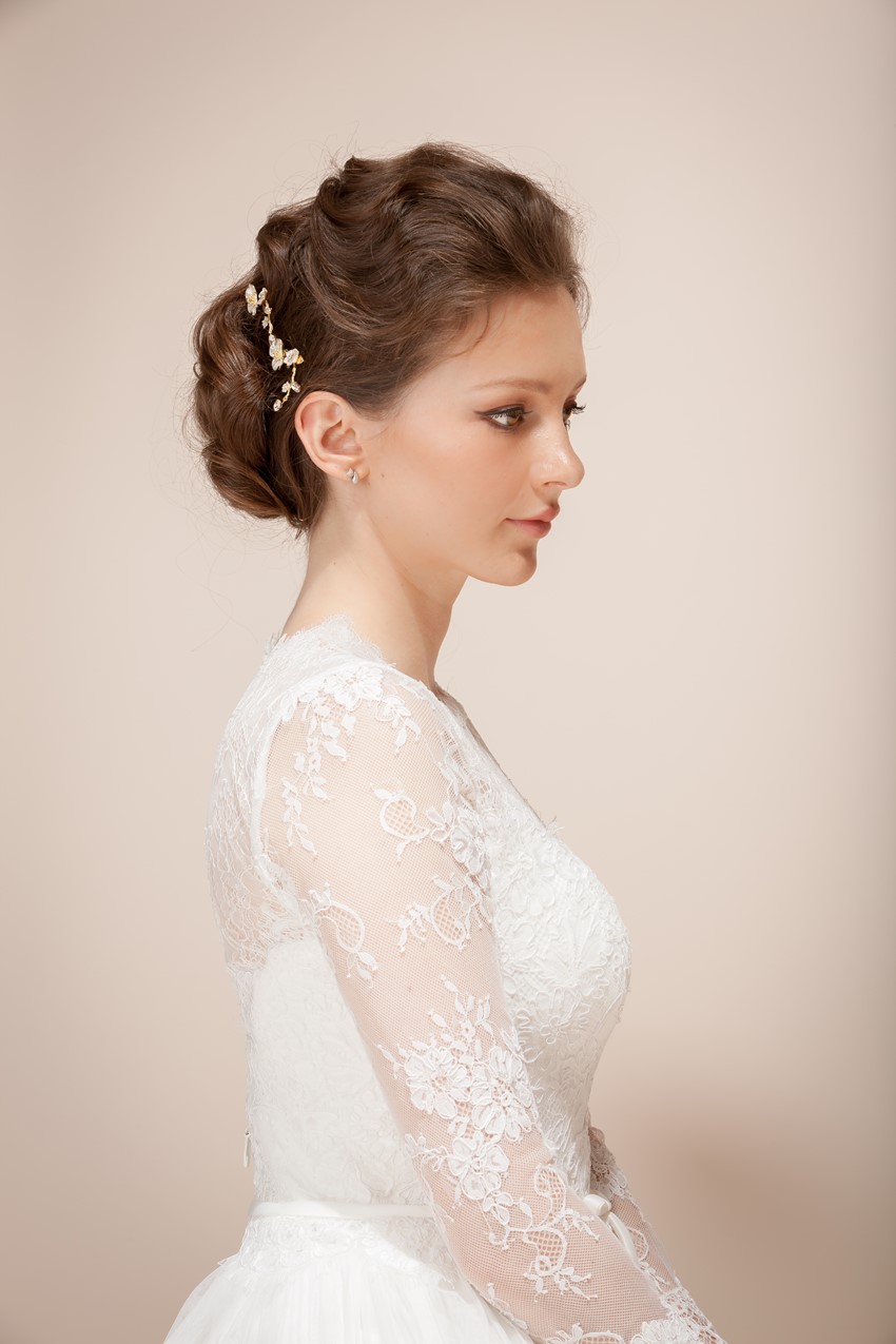 A New Collection of Elegant Bridal Hair Accessories & Veils from Wanlu Bridal