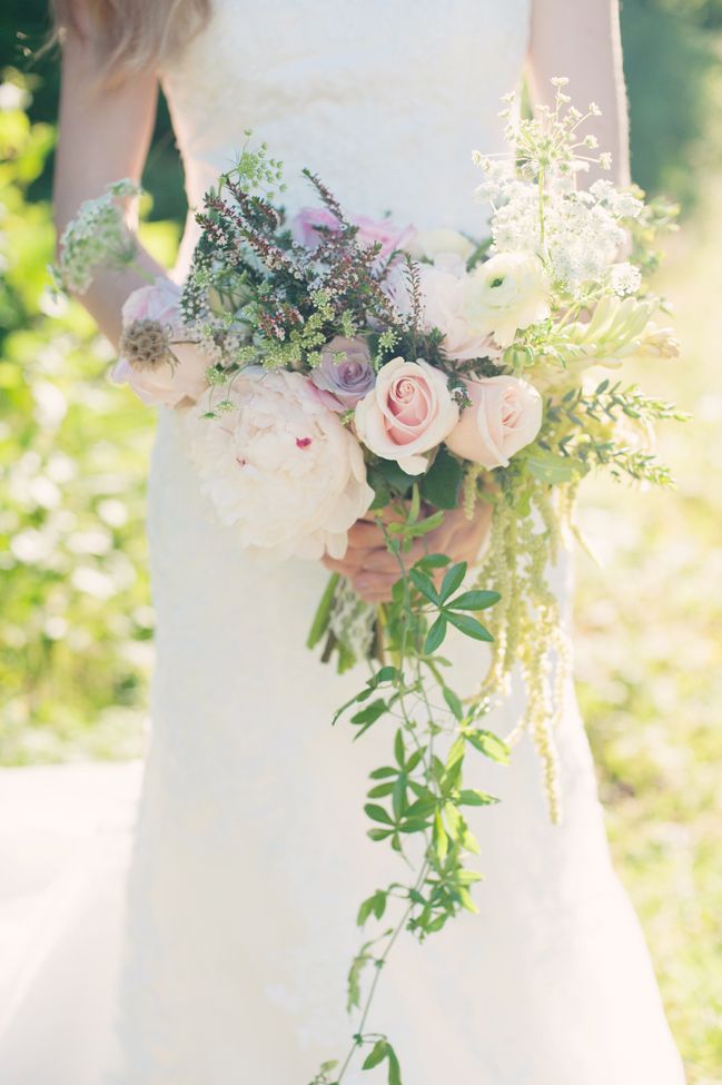 Delicate Cascading Bridal Bouquet – 20 Beautiful Art Deco Bridal Bouquets