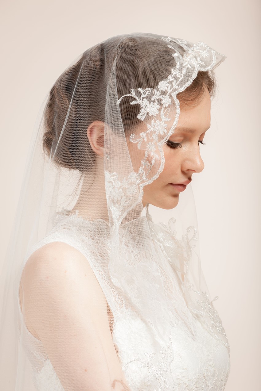 A New Collection of Elegant Bridal Hair Accessories & Veils from Wanlu Bridal