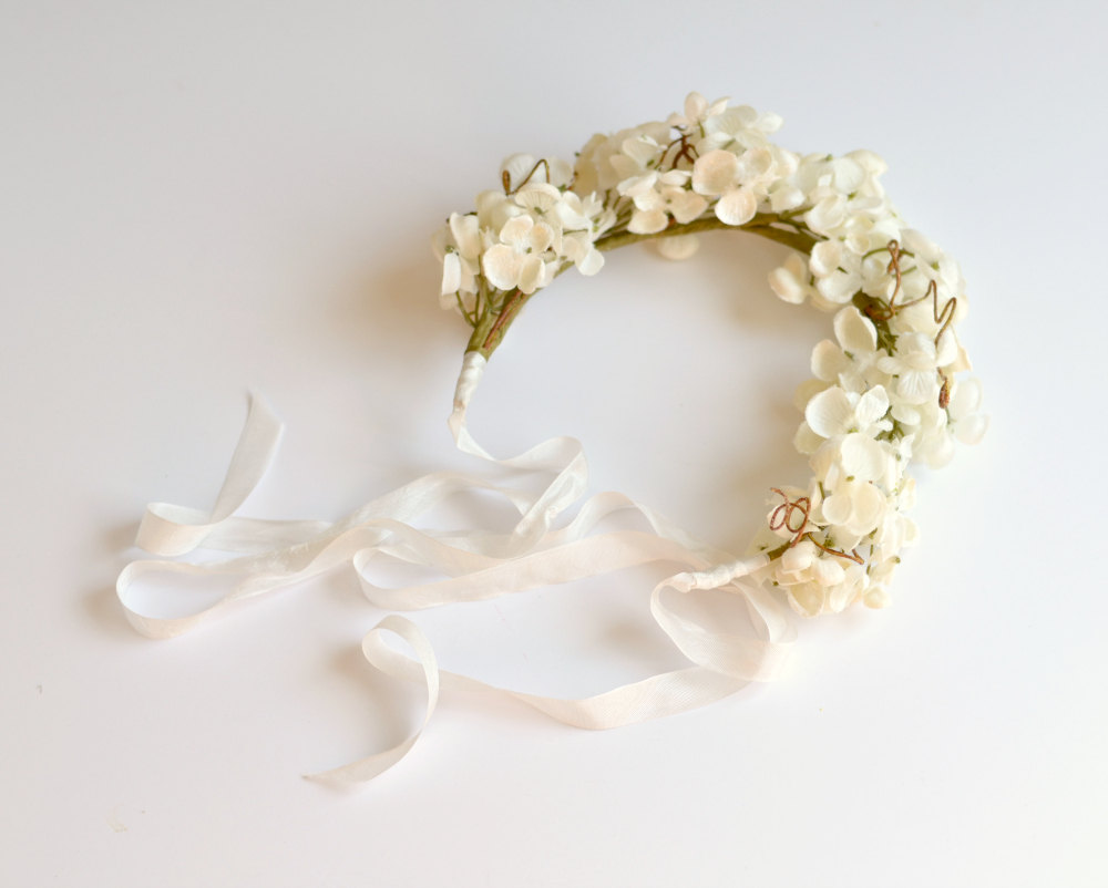 20 Perfect Bridal Hair Accessories for the 1950s Loving Bride - Silk Flower Crown