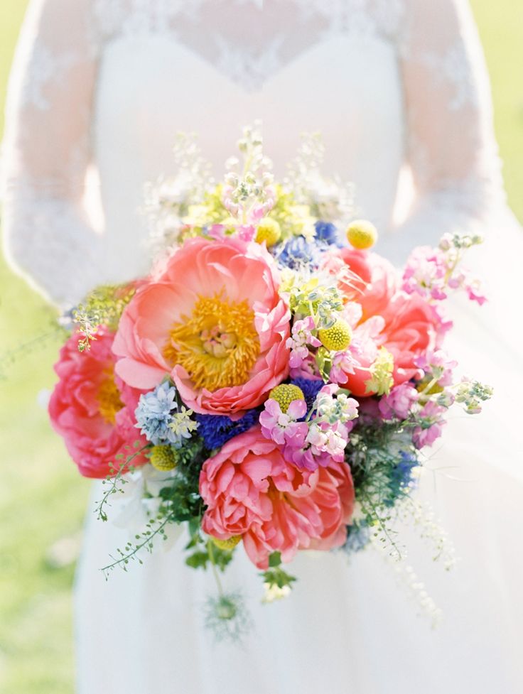 20 Beautiful Bridal Bouquets for the 1950s Loving Bride
