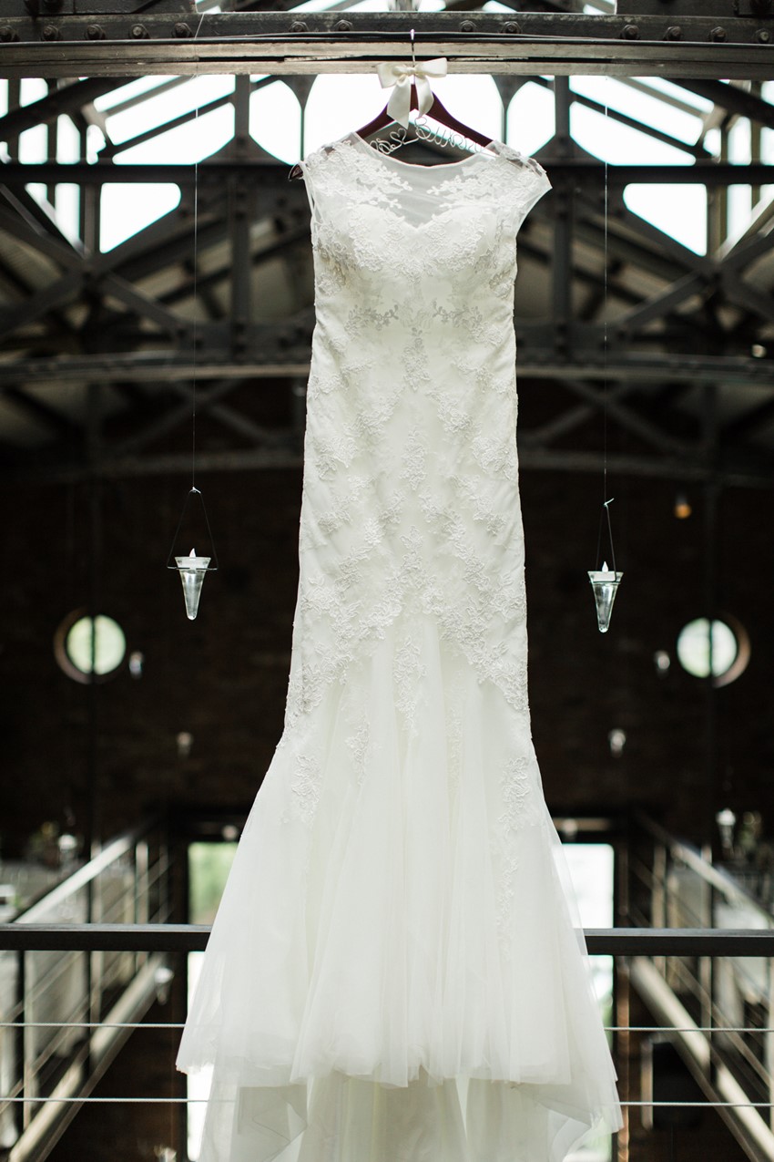 Lace Wedding Dress - A Vintage Inspired City Wedding in a Crisp and Elegant Palette of Ivory, Black & Green