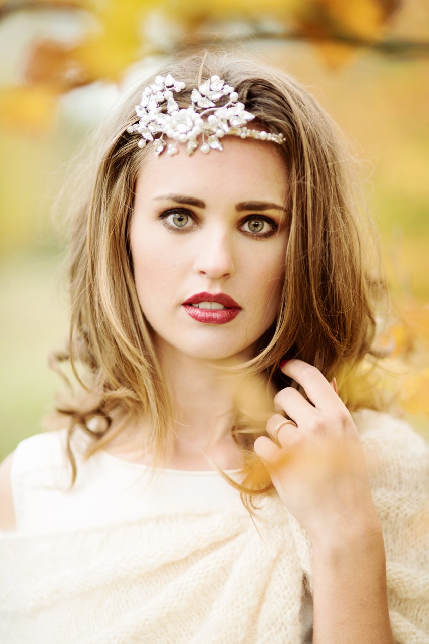 Autumnal Bridal Makeup - Picnic in the Woods - Cozy and Romantic Autumn Wedding Inspiration