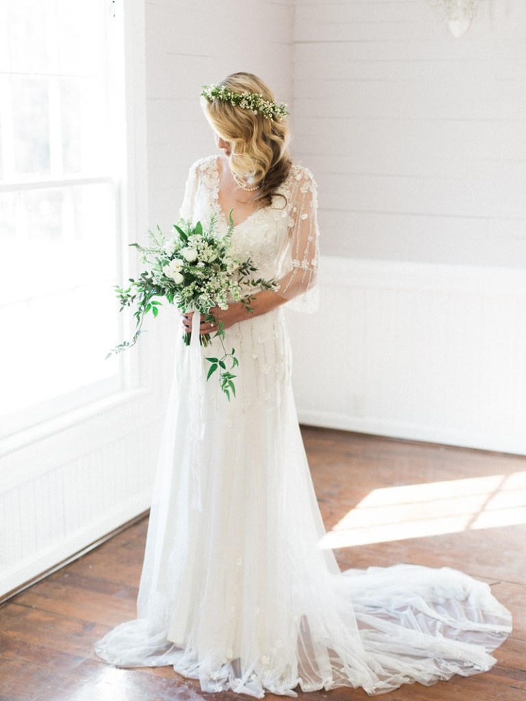 Elegant Winter Wedding Inspiration in Green, White & Gold : Chic ...